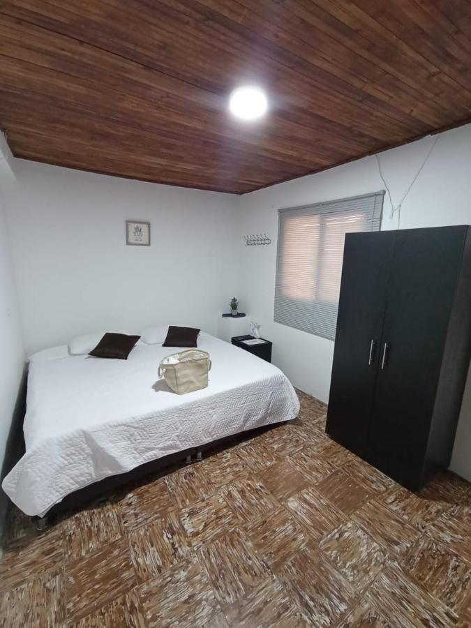 Komodo Alojamiento- Hostal Autoservicio - Ubicado Muy Cerca Al Centro Historico -Habitaciones Con Bano Privado, Wifi , Cama 2X2 Popayan Exteriör bild